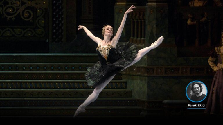gillian-murphy-sahnelere-veda-etti-JZ3OB8xR.jpg