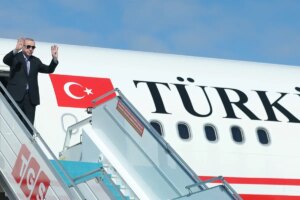 erdogan misirda ucak once pisti pas gecti sonra havalimanina inis yapti rAKLazH3.jpg